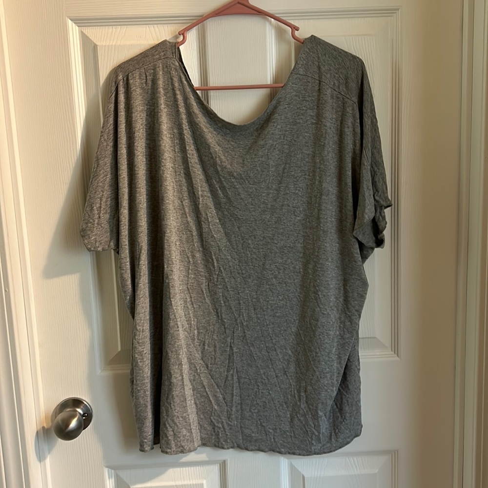 Off the shoulder gray t shirt